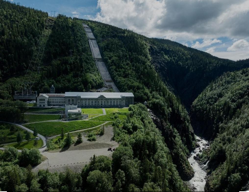Tveitolia Yellow House Rjukan Exterior photo